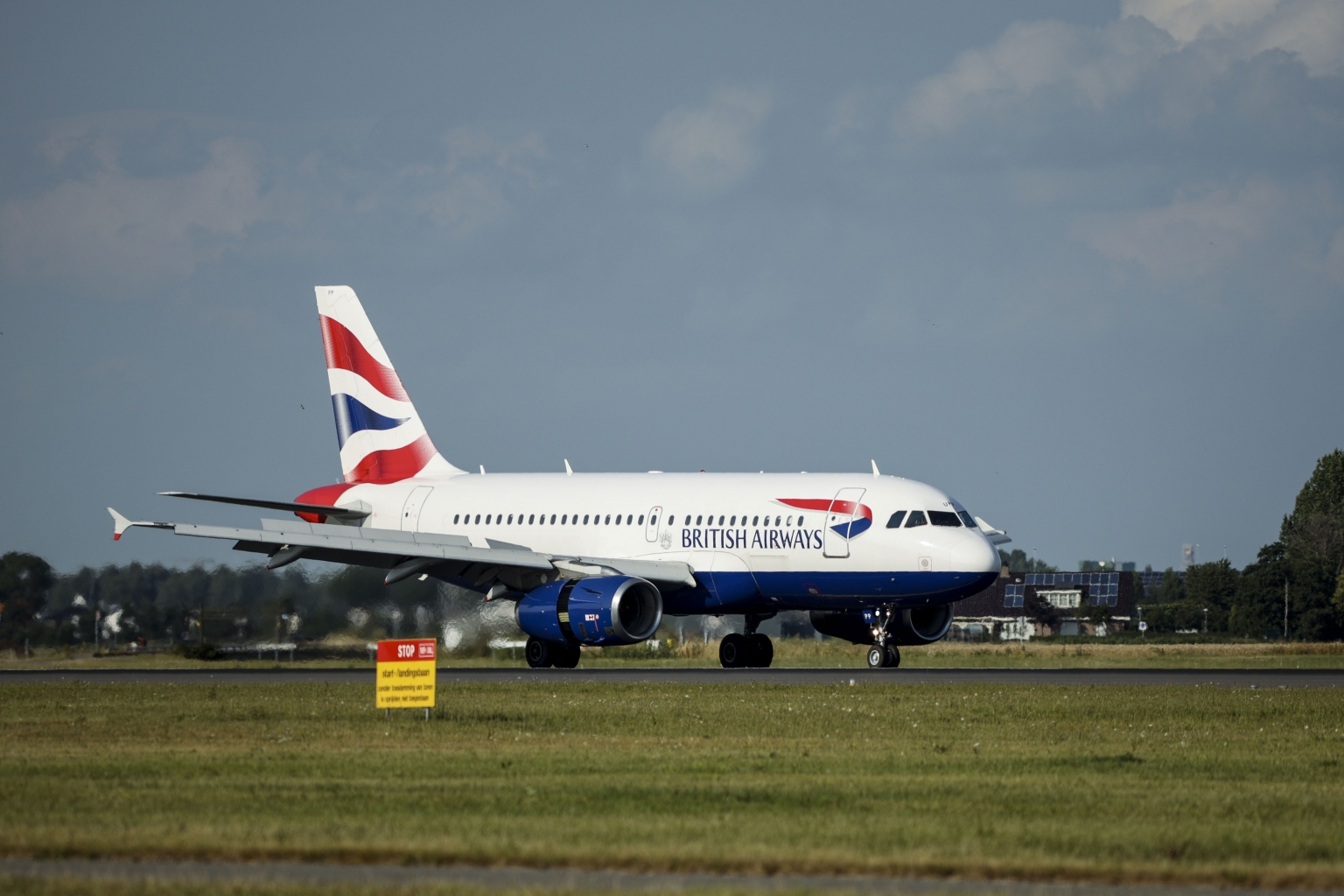 Preview British Airways  G-EUPP Airbus A319-131 (4).jpg